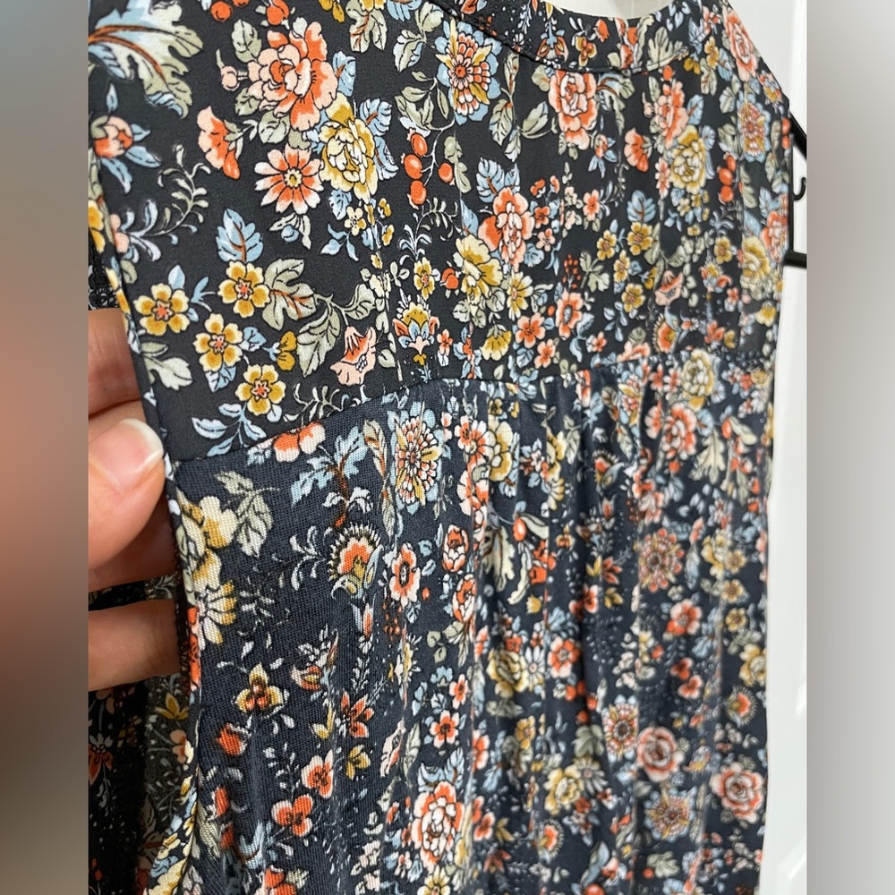 Ann Taylor Loft XXSP Mixed-Material Floral Top (Keyhole Front with Button) - Picture 7 of 8